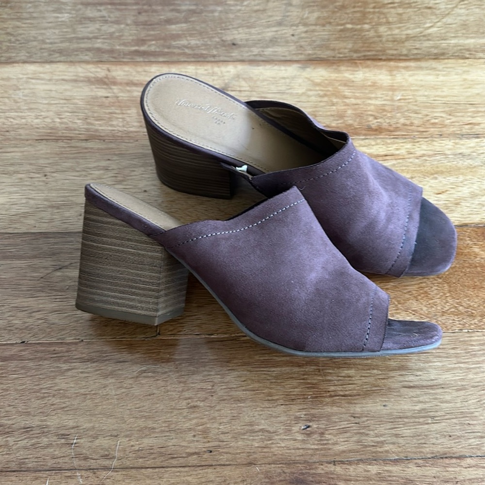 Brown chunky heel open toed shoes